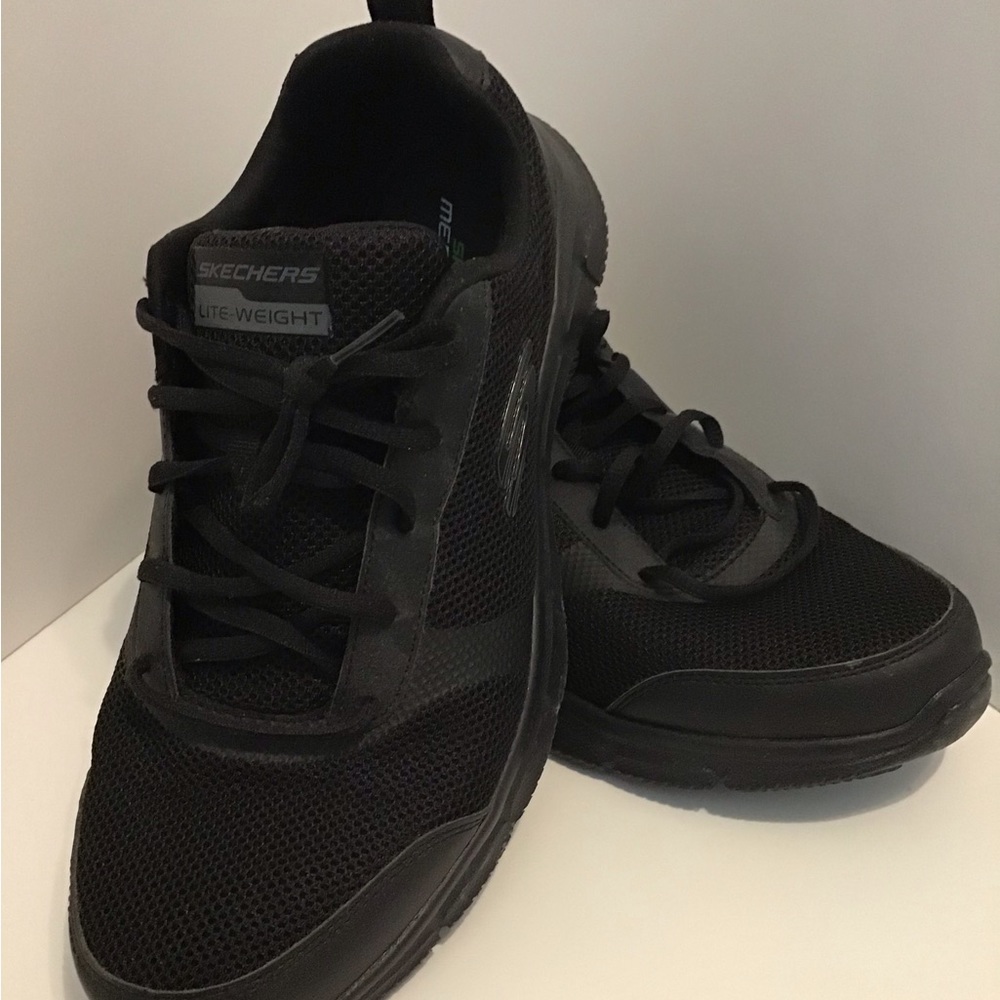 New Balance Black Lite Weight Sneakers